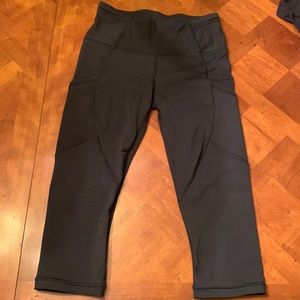 Lululemon black Capri/ Crop-Size 2